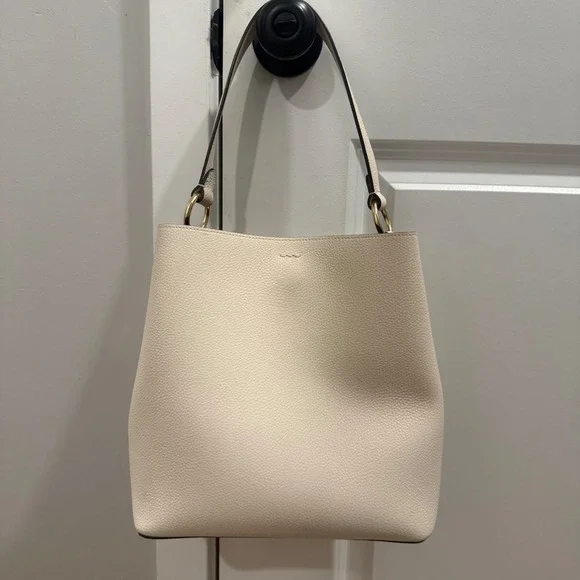 Coach Town Bucket Bag Cream Polished Pebble Leather Gold Hardware NWOT - Picture 2 of 9